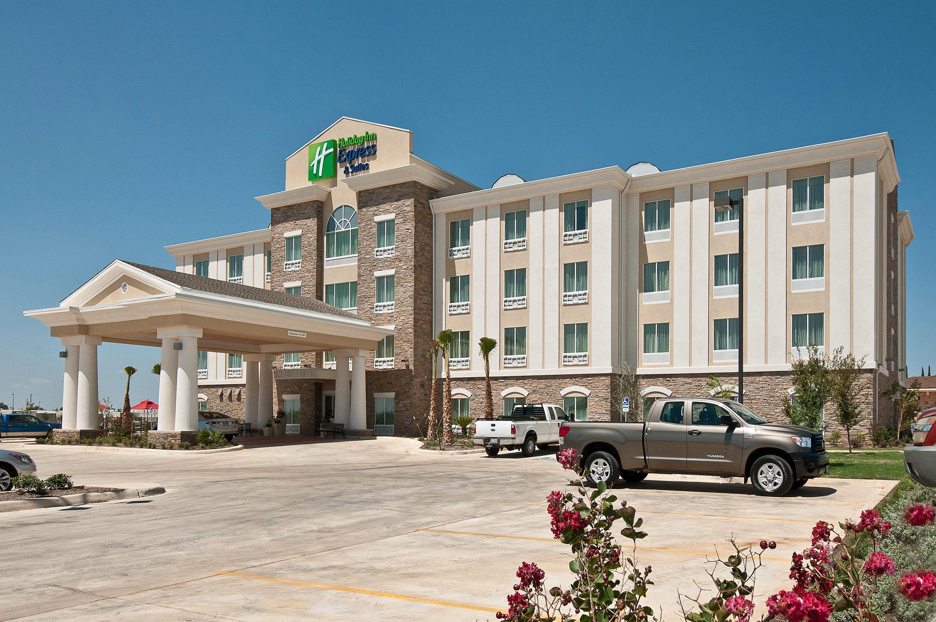 Holiday Inn Express Hotel And Suites Pearsall By Ihg Extérieur photo