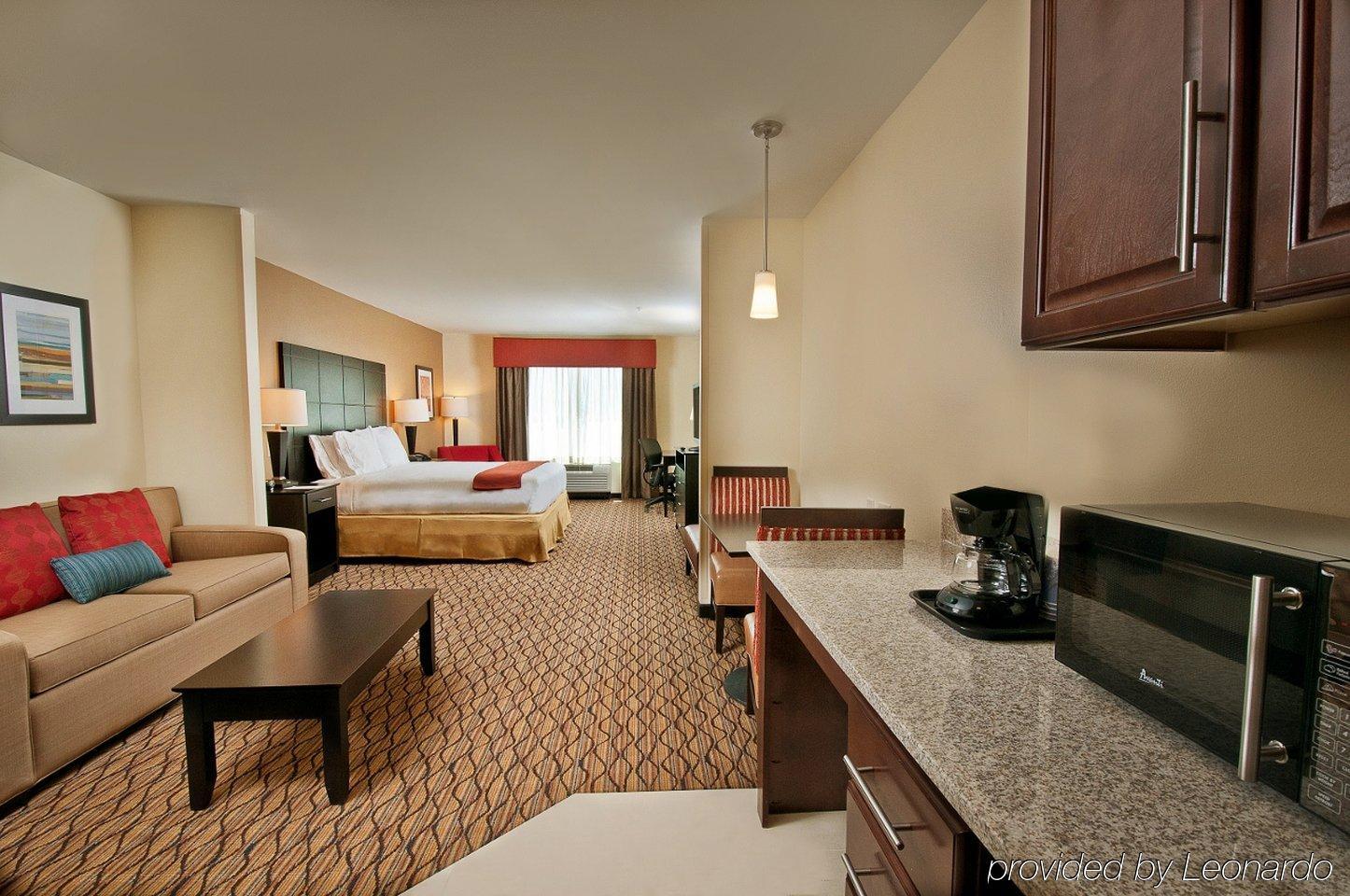 Holiday Inn Express Hotel And Suites Pearsall By Ihg Extérieur photo