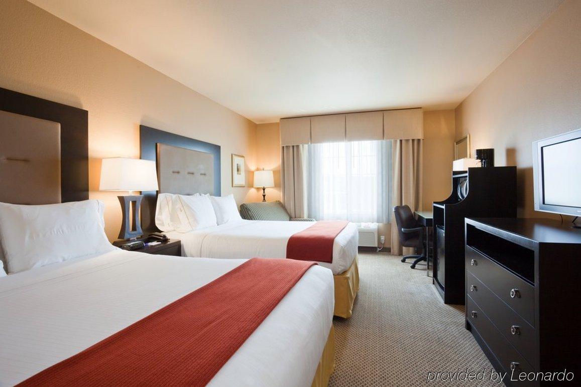 Holiday Inn Express Hotel And Suites Pearsall By Ihg Extérieur photo